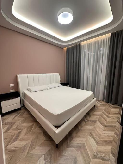 Villaer Cd Golem (Tirana)