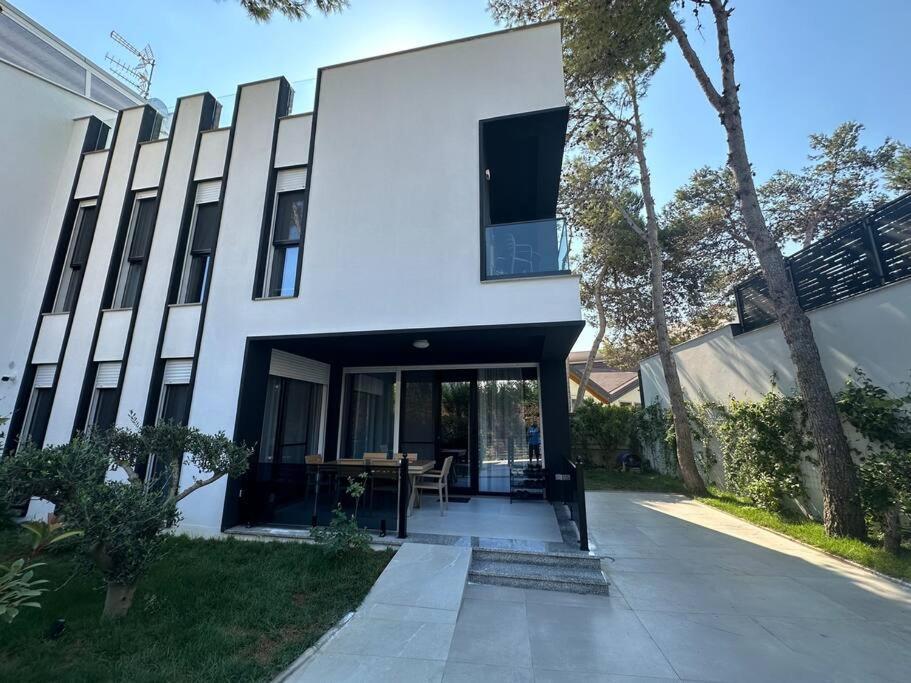 Cd Villa Golem (Tirana)